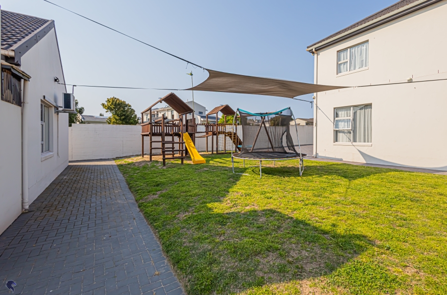 5 Bedroom Property for Sale in Country Club Western Cape